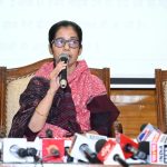 प्रमुख सचिव, कृषि विभाग, श्रीमती शहला निगार एवं संचालक खाद्य एवं आपूर्ति,डॉ फरिहा आलम सिद्दीकी तथा Oil Companies के अधिकारी आज स्थानीय सर्किट हाउस में पत्रकार वार्ता को सम्बोधित करते हुए।