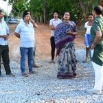 समयसीमा और गुणवत्ता पर फोकस: मंत्री श्रीमती राजवाड़े ने सड़क निर्माण कार्य का किया निरीक्षण