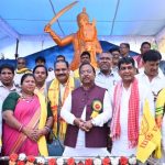 मंत्री नेताम ने शहादत दिवस पर वीरांगना रानी दुर्गावती की प्रतिमा पर माल्यार्पण कर श्रद्धांजलि अर्पित की 