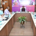 सकारात्मक सोच, जवाबदेही और संवेदनशील प्रशासन से अंतिम व्यक्ति तक पहुंचे शासन की योजनाओं का लाभ : मुख्यमंत्री