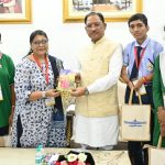राष्ट्रपति से भेंट कर लौटे प्रतिभावान विद्यार्थियों ने मुख्यमंत्री विष्णु देव साय से की सौजन्य मुलाकात