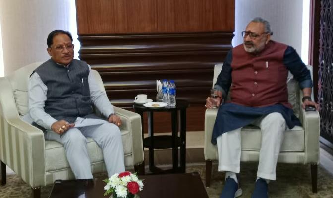 केंद्रीय वस्त्र मंत्री गिरिराज सिंह से नई दिल्ली में मुख्यमंत्री विष्णु देव साय ने की मुलाकात