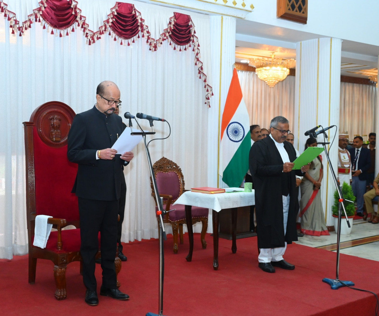 राज्यपाल श्री डेका ने न्यायाधिपति कृष्न राम महापात्र को छत्तीसगढ़ उच्च न्यायालय के मुख्य न्यायाधीश पद की दिलाई शपथ