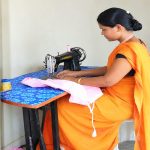 ’सेवा की कहानी’ : ’सिलाई से संवरी मंती की राह’ :